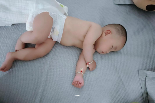 黄山怀孕多久会显肚子